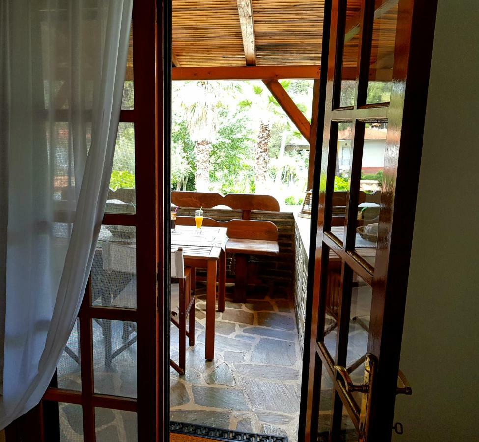 Wood And Stone Villa Sani  エクステリア 写真